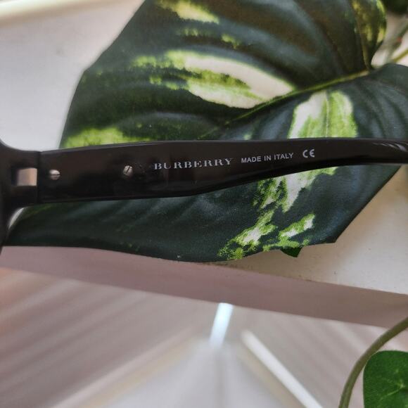 BURBERRY BLACK SUNGLASSES - Picture 2 of 10